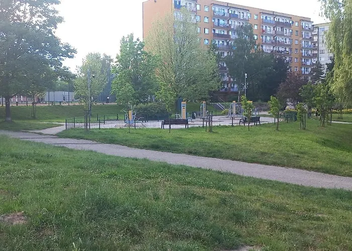 Apartament Juki, Obok Katowice Wynajem Na Doby, Krotkoterminowy, 2 Pokoje Balkon, 50M2,- Po Kapitalnym Remoncie 2-Ga Sypialnia Jest Czescia Salonu Blisko Centrum Leczenia Oparzen 2,5 Km