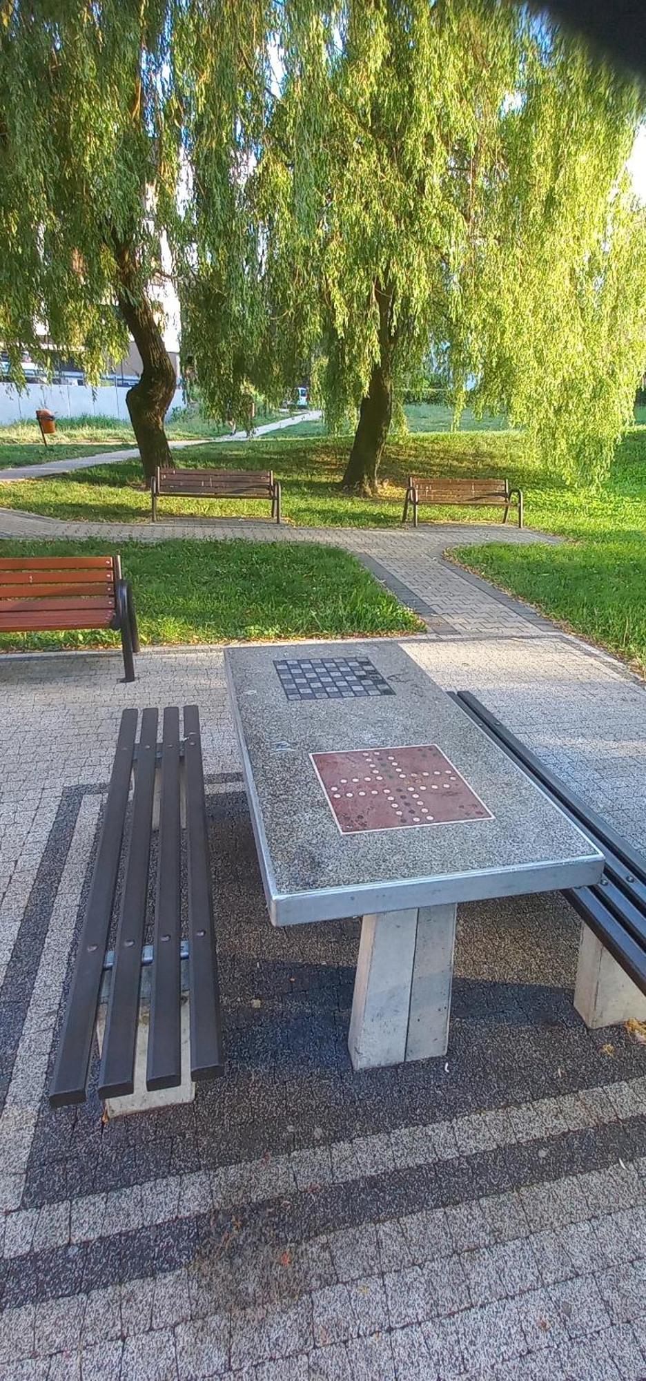 Juki, Obok Katowice Wynajem Na Doby, Krotkoterminowy, 2 Balkon, 50m2,- Po Kapitalnym Remoncie 2-ga Sypialnia Jest Czescia Salonu Blisko Centrum Leczenia Oparzen 2,5 Km * Siemianowice Slaskie
