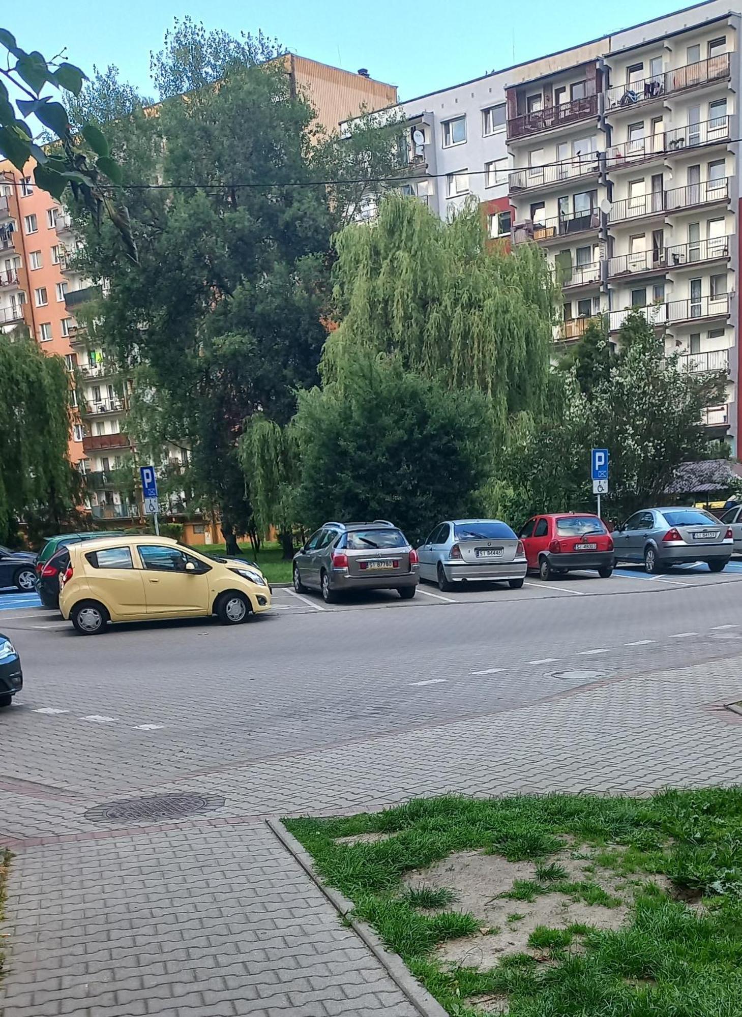 Juki, Obok Katowice Wynajem Na Doby, Krotkoterminowy, 2 Balkon, 50m2,- Po Kapitalnym Remoncie 2-ga Sypialnia Jest Czescia Salonu Blisko Centrum Leczenia Oparzen 2,5 Km