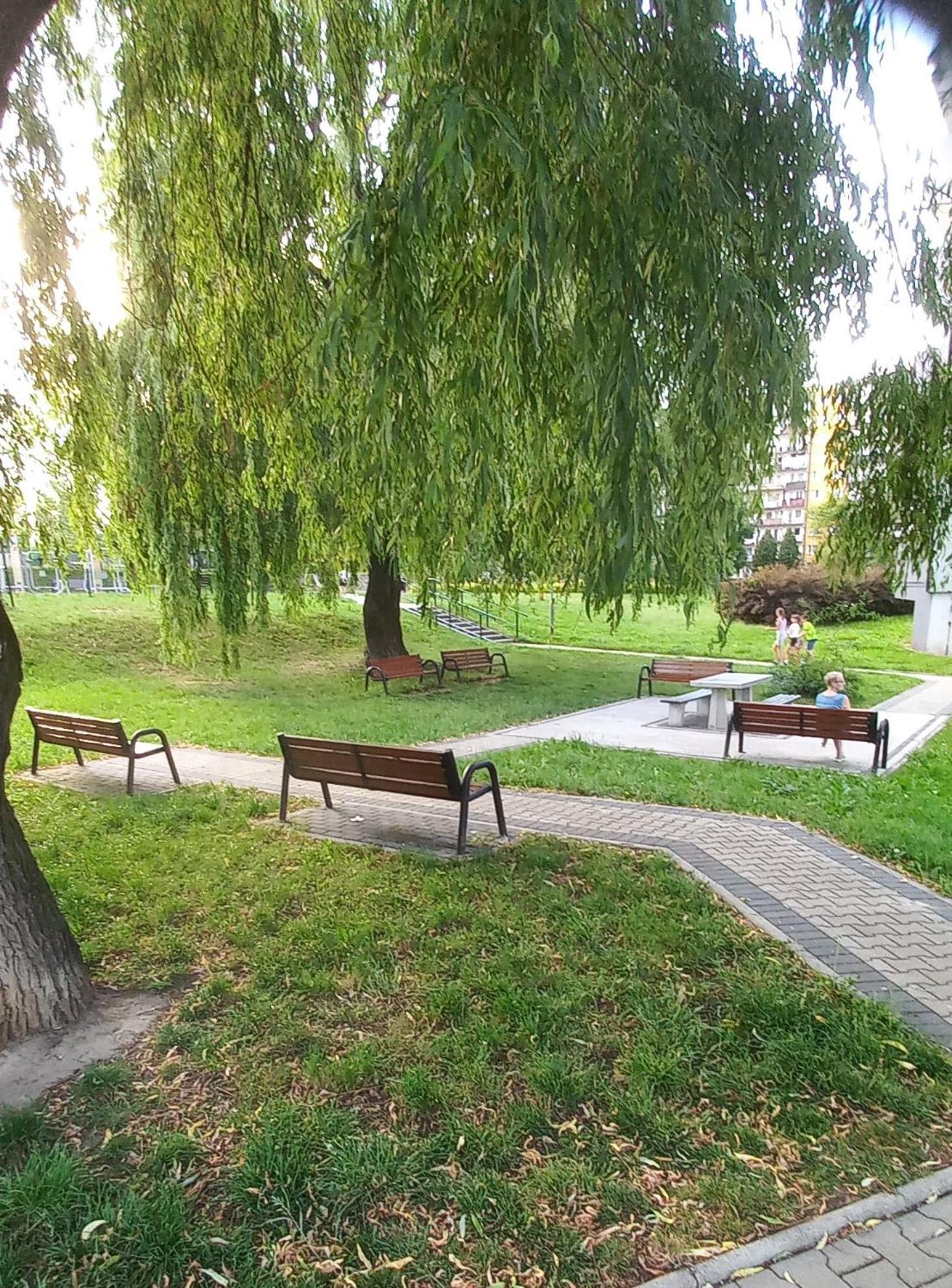 Apartment Juki, Obok Katowice Wynajem Na Doby, Krotkoterminowy, 2 Balkon, 50m2,- Po Kapitalnym Remoncie 2-ga Sypialnia Jest Czescia Salonu Blisko Centrum Leczenia Oparzen 2,5 Km Siemianowice Slaskie