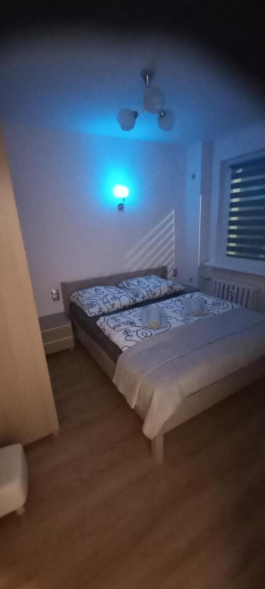 Juki, Obok Katowice Wynajem Na Doby, Krotkoterminowy, 2 Balkon, 50m2,- Po Kapitalnym Remoncie 2-ga Sypialnia Jest Czescia Salonu Blisko Centrum Leczenia Oparzen 2,5 Km Siemianowice Slaskie