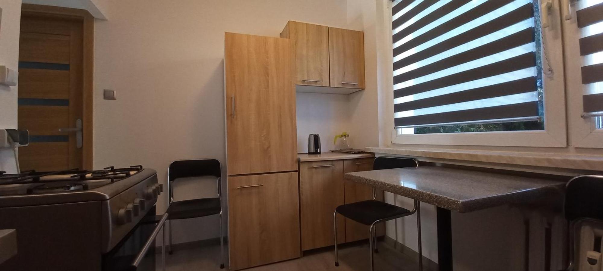 Juki, Obok Katowice Wynajem Na Doby, Krotkoterminowy, 2 Balkon, 50m2,- Po Kapitalnym Remoncie 2-ga Sypialnia Jest Czescia Salonu Blisko Centrum Leczenia Oparzen 2,5 Km Apartment Siemianowice Slaskie