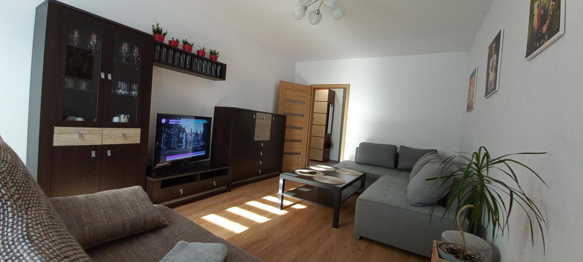 Apartment Juki, Obok Katowice Wynajem Na Doby, Krotkoterminowy, 2 Balkon, 50m2,- Po Kapitalnym Remoncie 2-ga Sypialnia Jest Czescia Salonu Blisko Centrum Leczenia Oparzen 2,5 Km